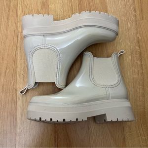 Platform Patent Chelsea Boots